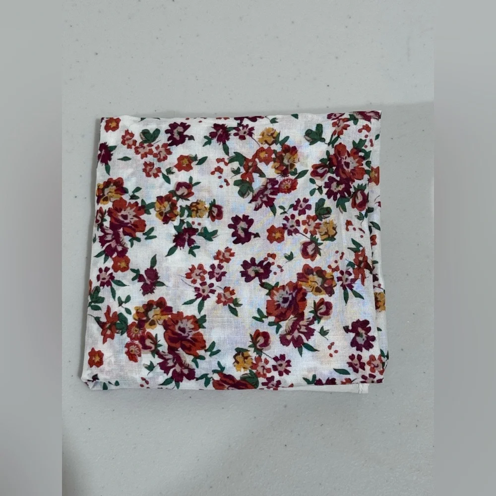 Sezane Floral Face Mask - White and Burgundy
